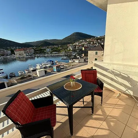 Guest house Samac Seget Vranjica