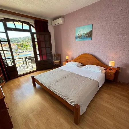 Guest house Samac Seget Vranjica