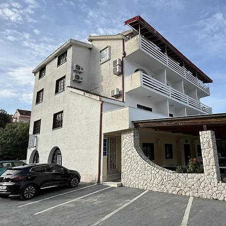 Samac Guest house
